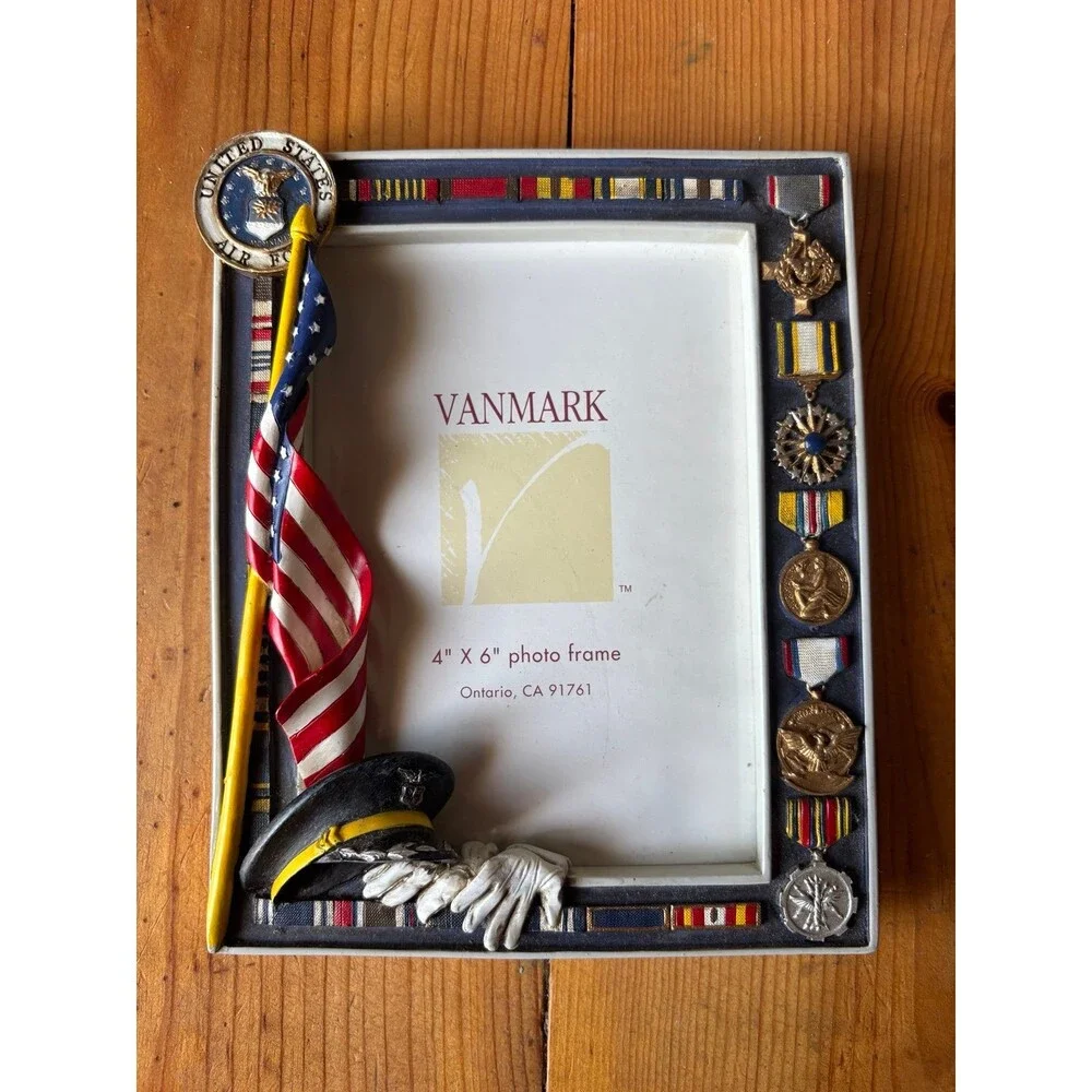 US Air Force Photo Frame 4x6, Vanmark Patriotic Military Memorabilia Vtg resin